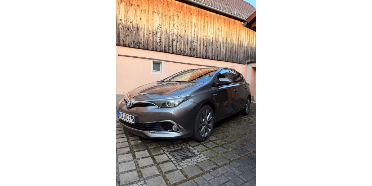 Toyota Auris 120.000 km 12.890 &euro; Meißen 01662