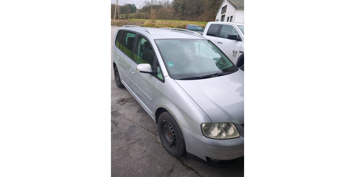 VW Touran 289.000 km 1.800 &euro; Halver 58553