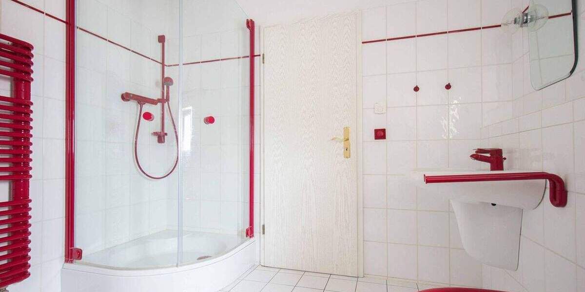 Gehoben und gepflegt: 7-Zi.-EFH mit ELW und Garten, Garage und 2 Freistellplätzen in Neubrandenburg 7 zimmer