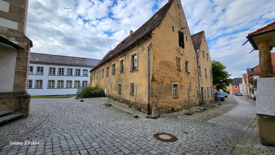 Doppelhaushälfte Vilseck - 16 Zimmer, 520 m&sup2;, 45.000&euro; | Angebot:20657309