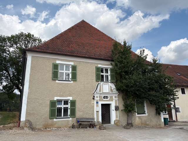Etagenwohnung Altmannstein Sandersdorf - 5 Zimmer, 165 m&sup2;, 1.300&euro; | Angebot:27010058