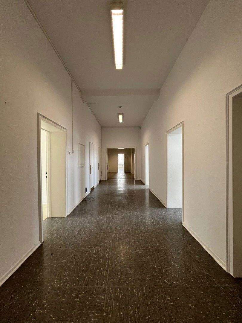 Geräumige Büro Praxisfläche im EG zimmer