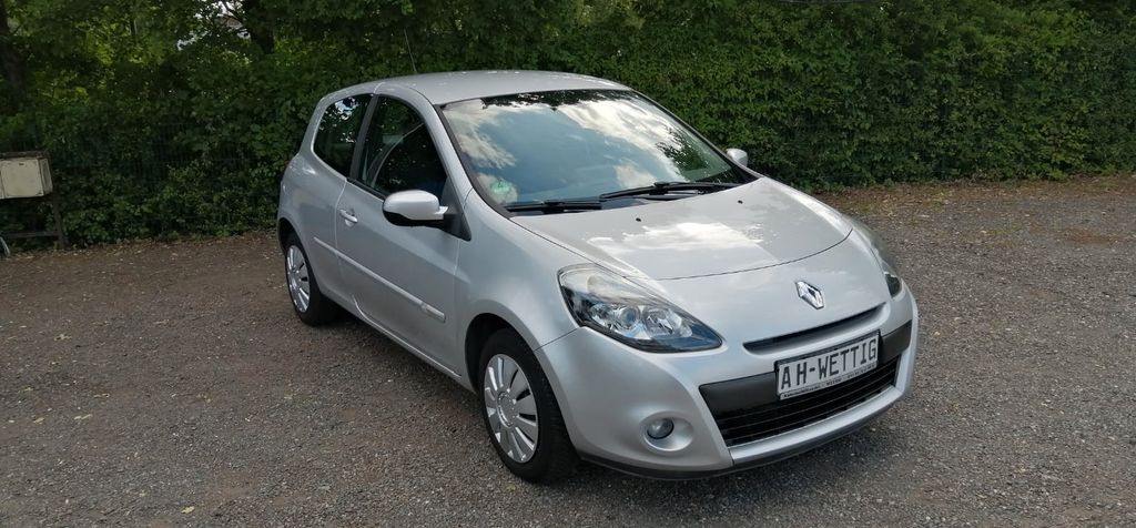 Renault Clio 99.700 km 3.499 &euro; Köthen 06366