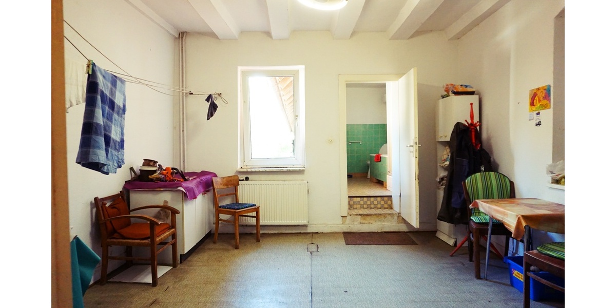 Großer Resthof mit 2 Fam.Haus, Stallungen, Scheune, Garagen & ca. 2.300m² Grundstück - Bauernhaus, Landhaus Wolfhagen | Angebot:26991162
