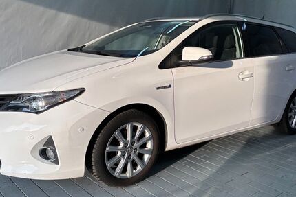 Toyota Auris 123.131 km 12.790 &euro; Pinneberg 25421