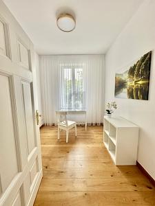 STILLVOLLE ELEGANZ MIT VORGARTEN 3 zimmer