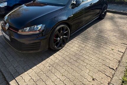 VW Golf 141.000 km 14.050 &euro; Brunsbüttel 25541