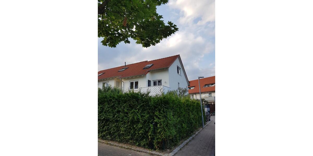 Reiheneckhaus zur Miete mit 6 Zimmer, Garage, 2 Stellplätze, ELW 6 zimmer