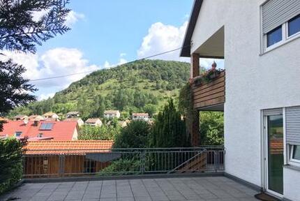 Große Wohnung in Machtilshausen mit Balkon und Terrasse