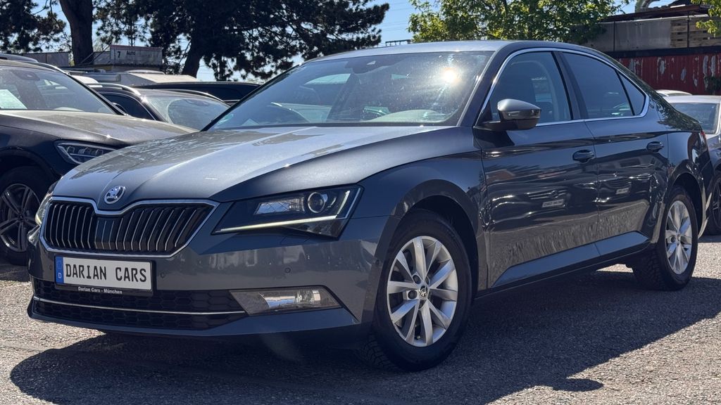 Skoda Superb 246.000 km 9.490 &euro; München 81243