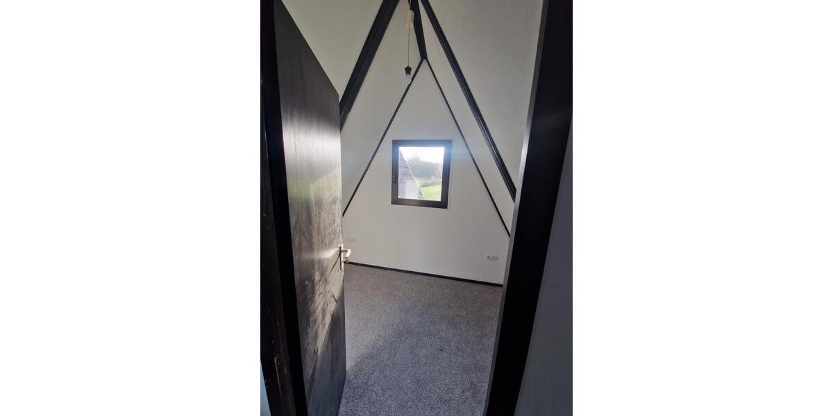 Schönes Nurdachhaus in der Natur zimmer