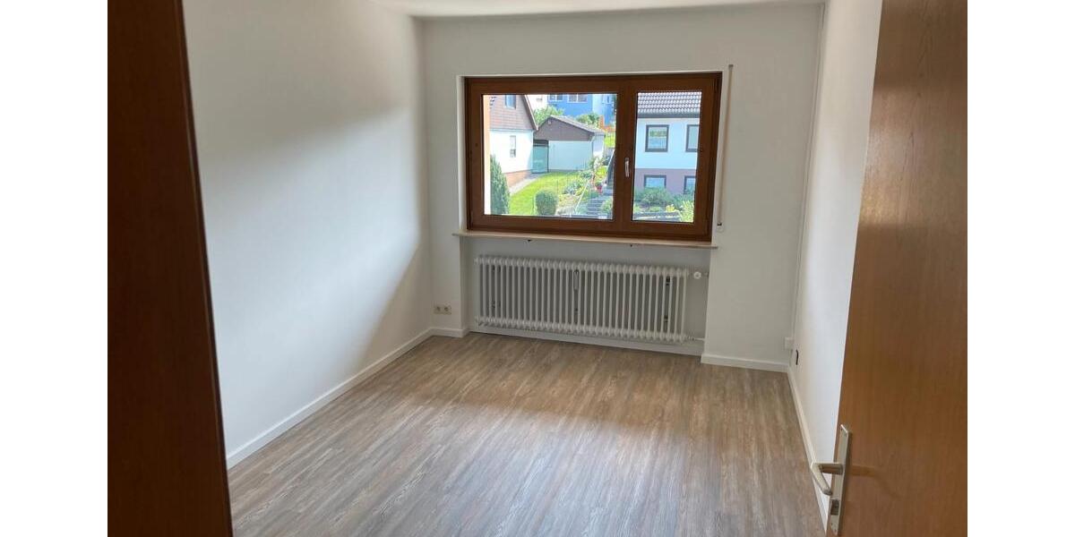 Etagenwohnung Lauf an der Pegnitz - 3.5 Zimmer, 120 m&sup2;, 1.100&euro; | Angebot:26416926