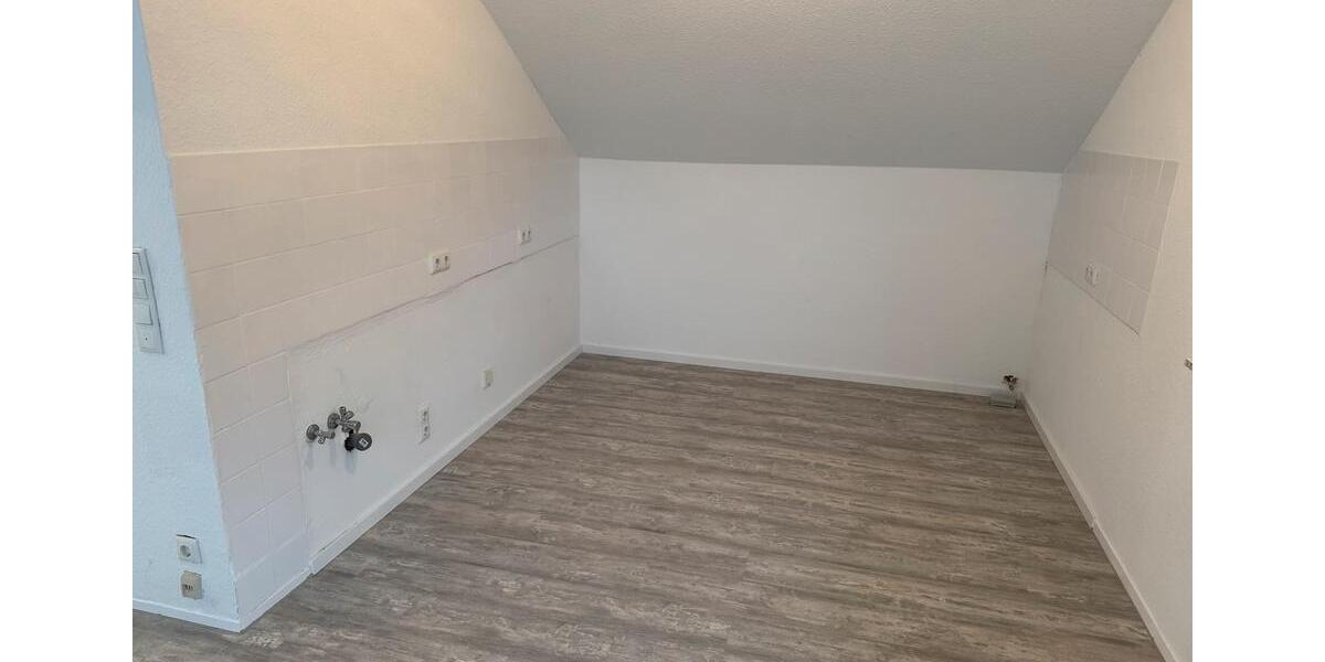 Dachgeschoßwohnung Gernsheim - 4 Zimmer, 86 m&sup2;, 1.250&euro; | Angebot:24565690