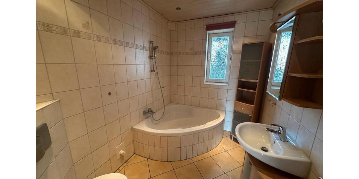 Einfamilienhaus Isenbüttel - 7 Zimmer, 195 m&sup2;, 399.900&euro; | Angebot:24757378