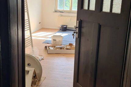 Ruhige und helle, umfassend sanierte Wohnung mit neuer Einbauküche zu vermieten