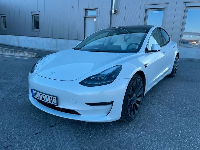 Tesla Model 3 68.521 km 28.500 € Mallersdorf-Pfaffenberg 84066
