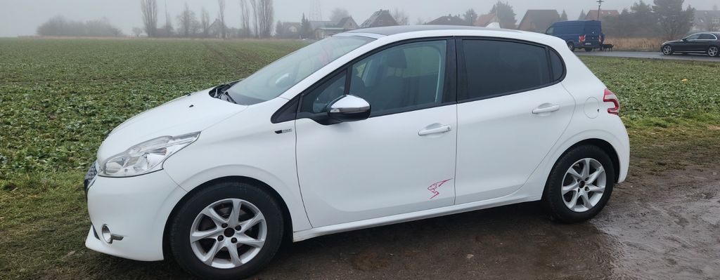 Peugeot 208 98.600 km 4.300 &euro; Berlin 12627