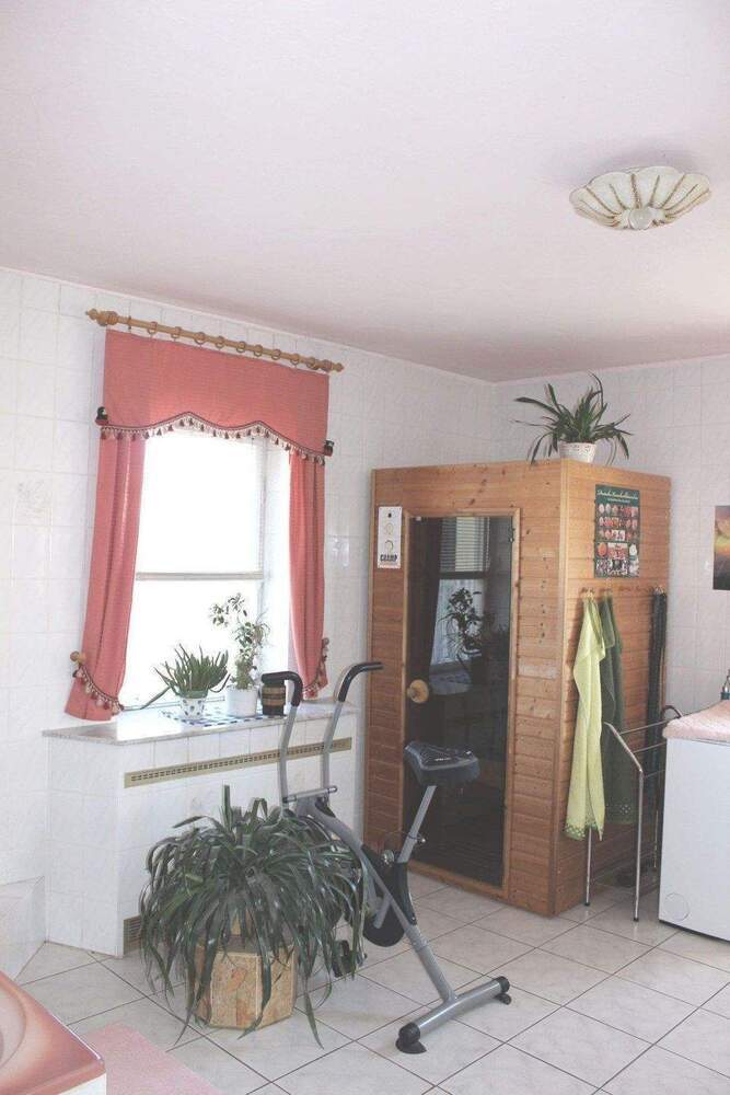 Großes EFH (oder Mehrfamilienhaus) in einem Ortsteil von Dipps!