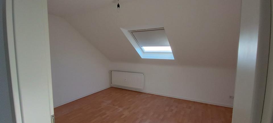 Dachgeschoßwohnung Schriesheim - 2.5 Zimmer, 73 m&sup2;, 940&euro; | Angebot:25311201