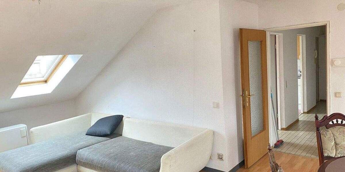 Charmante Dachgeschosswohnung mit Loggia in ruhiger Lage - Im Schacht 6-8, Saarbrücken 2 zimmer