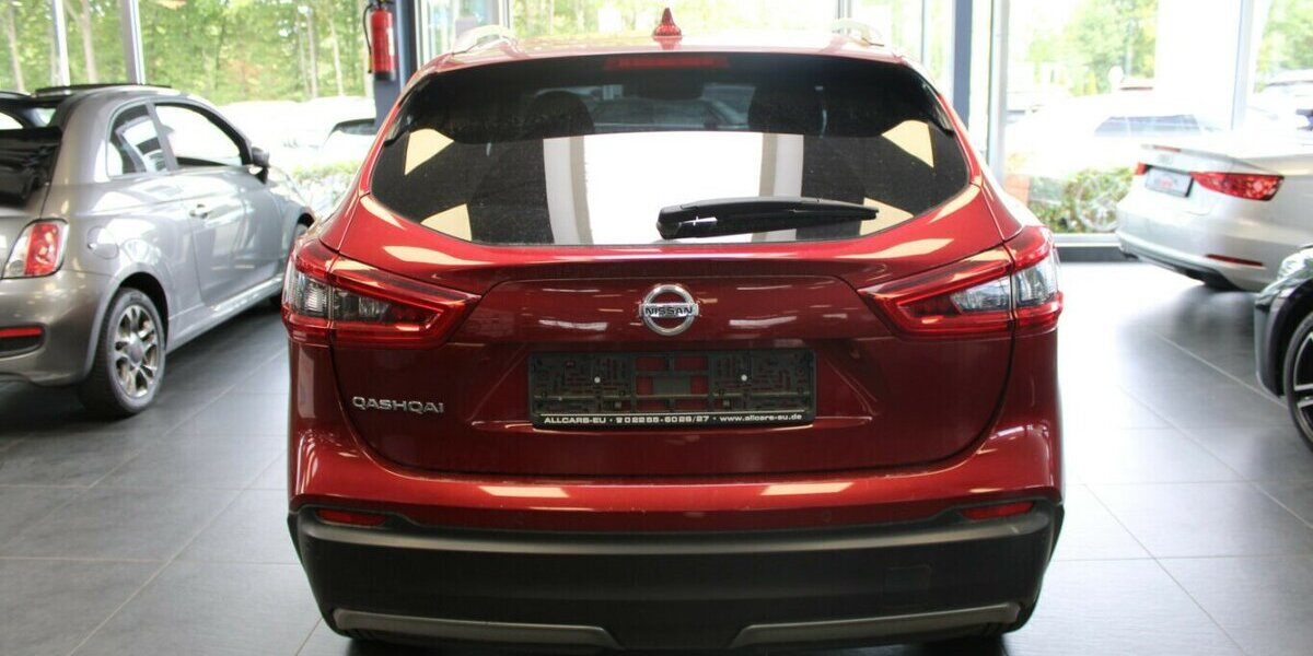 Nissan Qashqai 1.2 DIC-T N-Connecta - Panorama - 99.853 km 11.980 &euro; Euskirchen 53881