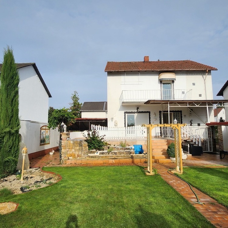 Helles Einfamilienhaus mit Potential nahe idyllischer Weinstraße und gefragter Metropolregion