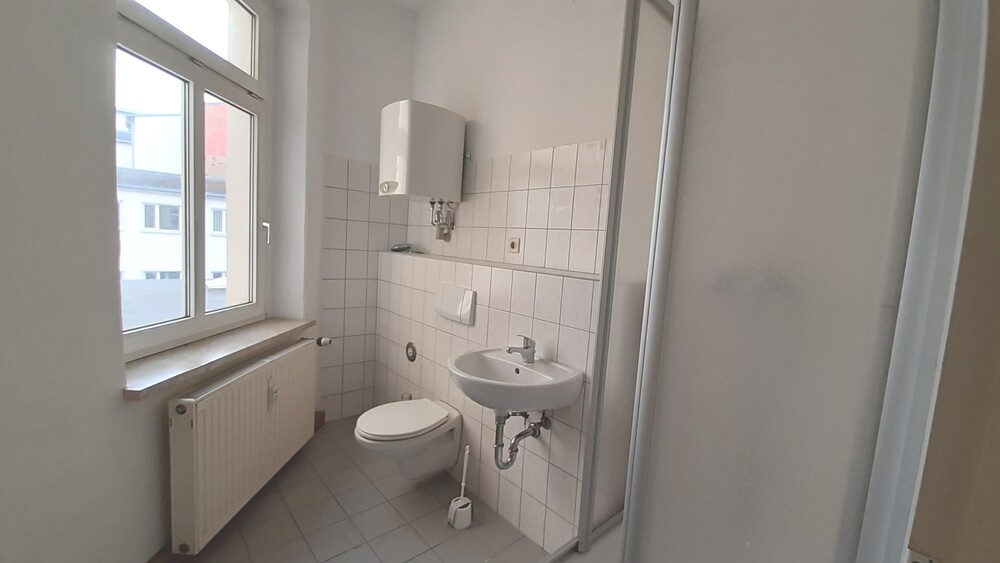 WG-Wohnung mit 4-Zimmern, 2.OG mit 2 Bädern und 2 Küchen in Gera 4 zimmer