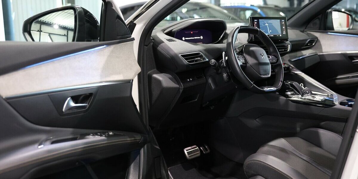 Peugeot 3008 1.2 PureTech ALLURE GT-LINE / I-COCKPIT,LED 22.000 km 17.777 &euro; Hamm 59077