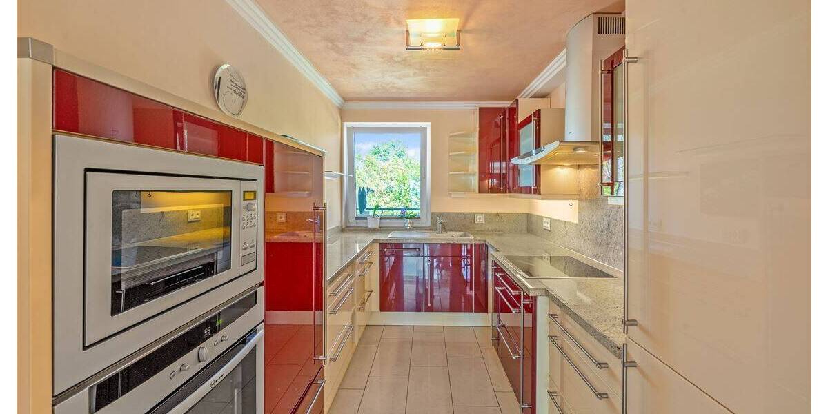 Hochwertige Penthouse-Wohnung mit großem Balkon und Kfz-Stellplätzen 3 zimmer