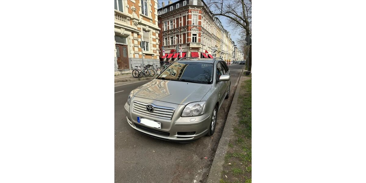 Toyota Avensis 223.000 km 2.499 &euro; Aachen 52066