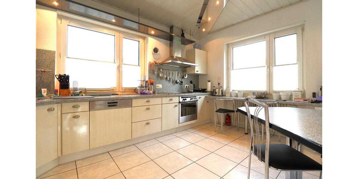 Einfamilienhaus Schwabach - 5 Zimmer, 220 m&sup2;, 2.700&euro; | Angebot:26232015