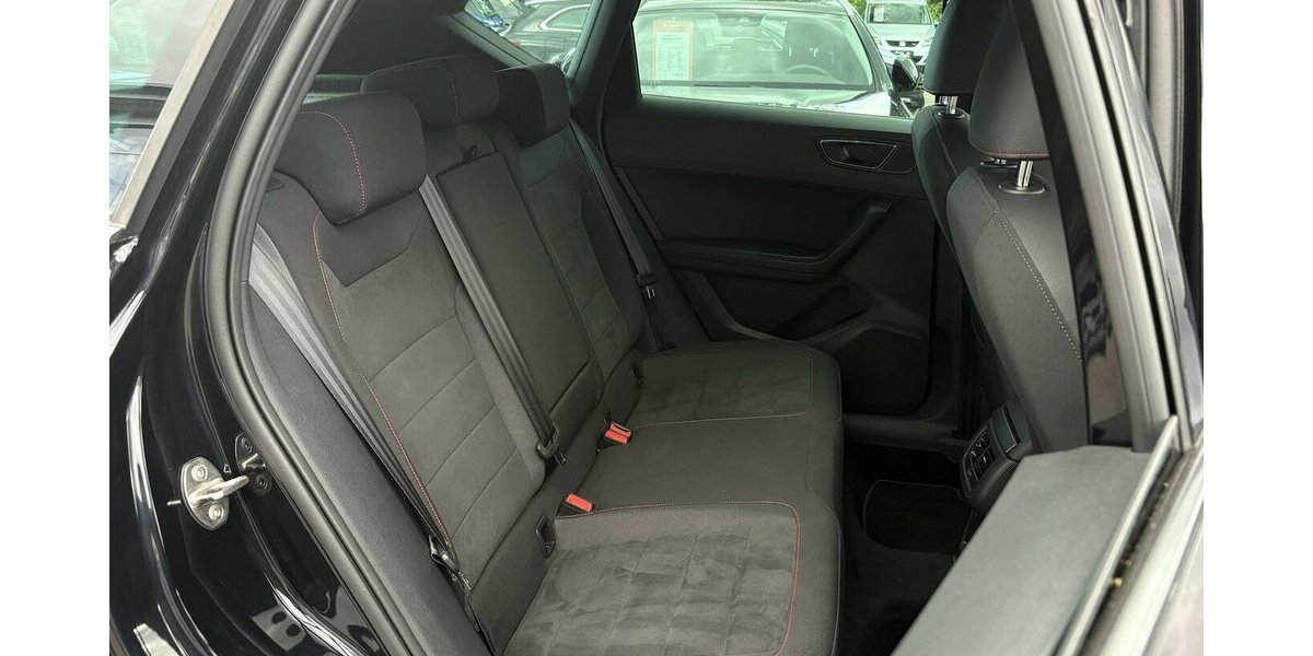 Seat Ateca FR KAMERA/NAVI/CARPLAY/KEYLESS/SHZ/AHK/DSG 113.916 km 16.900 &euro; Villingen-Schwenningen 78054