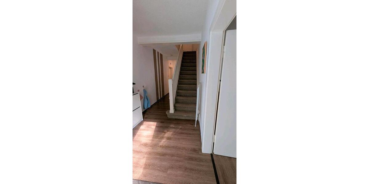Einfamilienhaus Bad Arolsen - 8 Zimmer, 200 m&sup2;, 295.000&euro; | Angebot:26564167