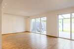 Neuwertiges Mehrfamilienhaus in Hamm-Heessen: 3 Einheiten, Gewerbefläche & privater Garten