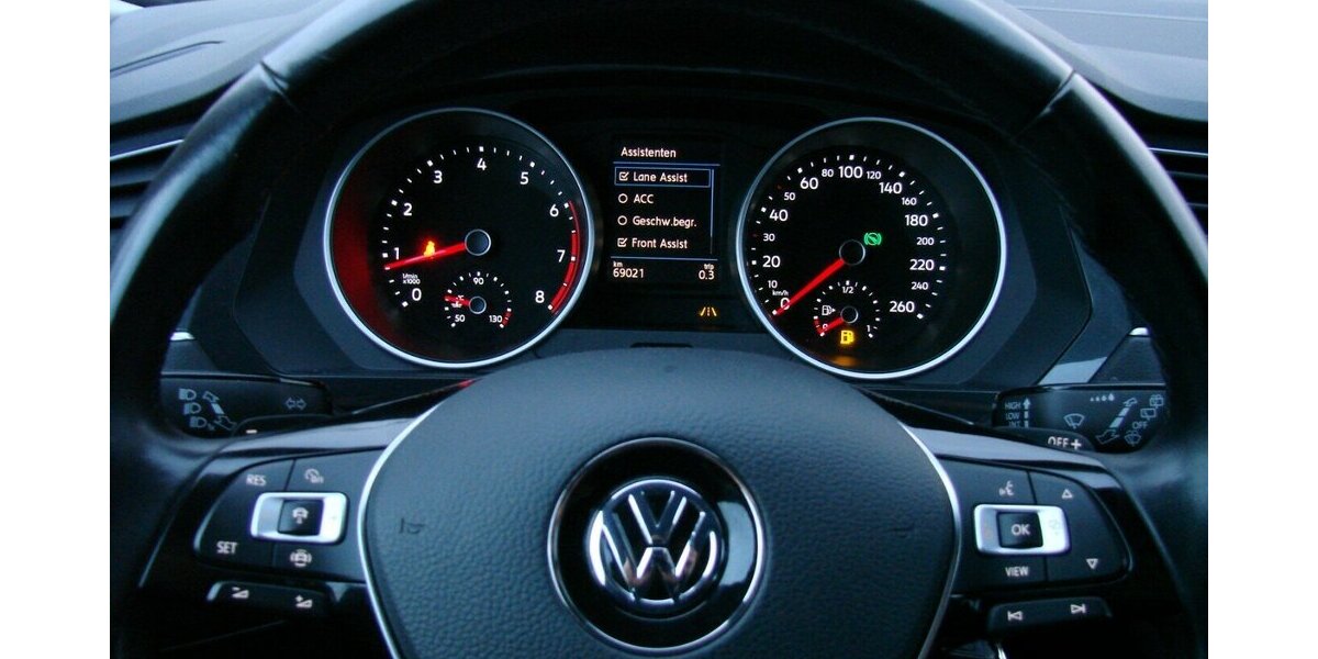 VW Tiguan 2.0TSi Comfortline BMT 4M SHZ ACC LED AHK 69.021 km 24.980 &euro; Falkensee 14612