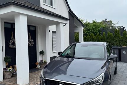 Hyundai i30 28.085 km 19.200 &euro; Hamm 59067