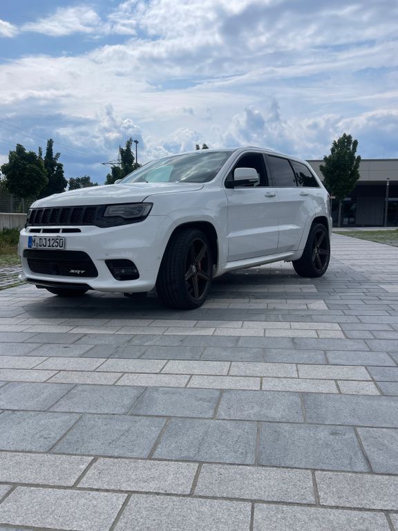 Jeep Grand Cherokee 88.500 km 39.999 € München 81929