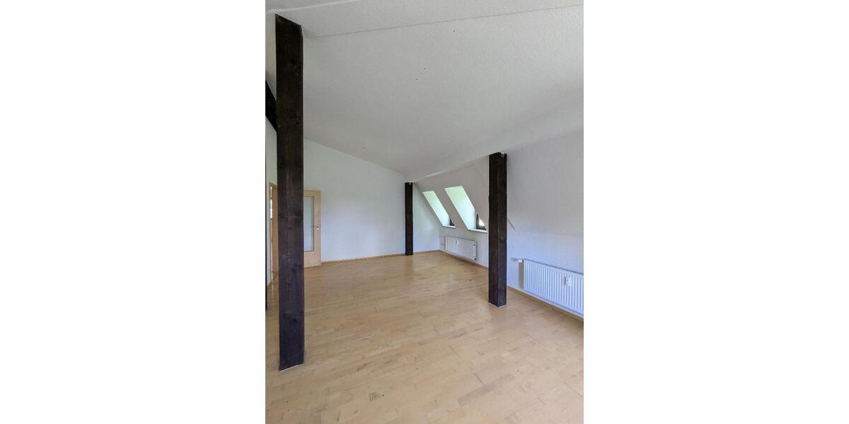 Dachgeschoßwohnung Chemnitz Altendorf - 5 Zimmer, 280 m&sup2;, 1.270&euro; | Angebot:25447488