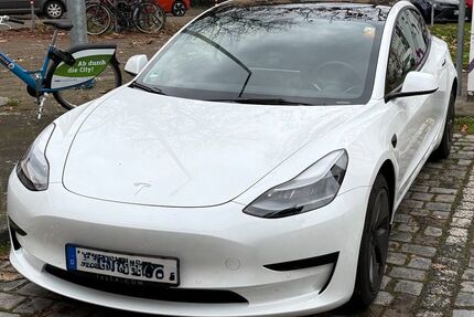 Tesla Model 3 49.720 km 24.900 € Mannheim 68163