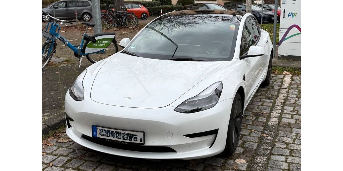Tesla Model 3 49.720 km 24.900 € Mannheim 68163