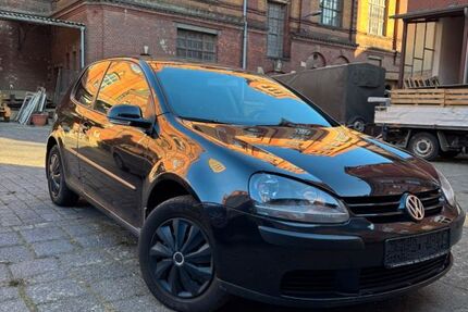 VW Golf 158.000 km 2.800 &euro; Zeitz 06712