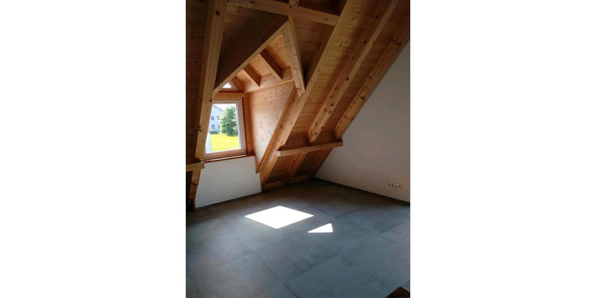 Dachgeschoßwohnung Finning - 3 Zimmer, 67 m&sup2;, 1.220&euro; | Angebot:26422205