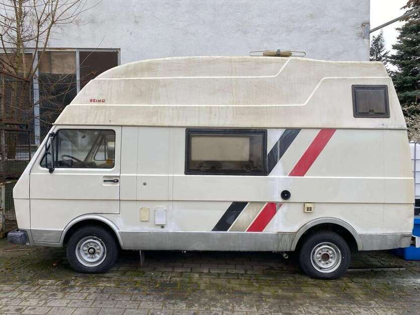 LT