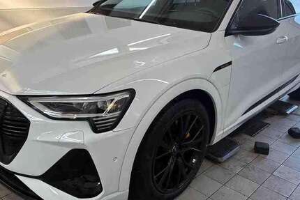 Audi e-tron 40.350 km 33.950 &euro; Hamburg 22047