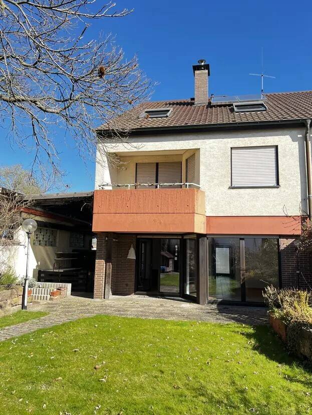Gepflegte große Doppelhaushälfte mit wunderschönem Garten
