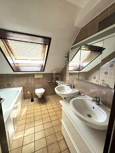 LICHTDURCHFLUTETES WOHNEN MIT KAMIN - Dachgeschoßwohnung Böblingen Dagersheim | Angebot:27005054