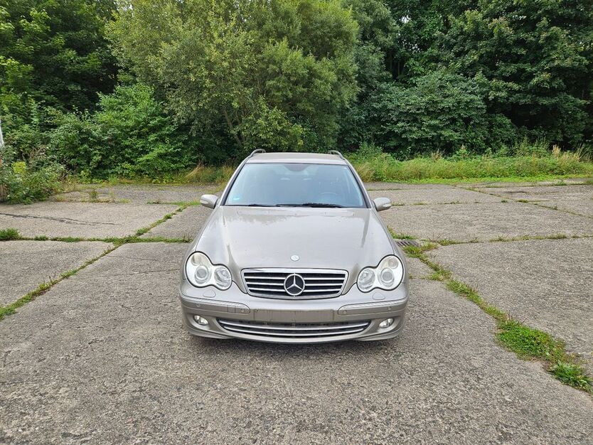 Mercedes-Benz C 320 323.508 km 1.999 € Schmieritz 07819