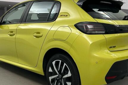 Peugeot 208 10.300 km 17.850 &euro; Wadgassen 66787