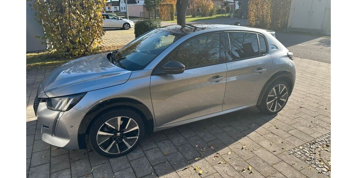 Peugeot 208 36.000 km 16.490 &euro; Mintraching 93098