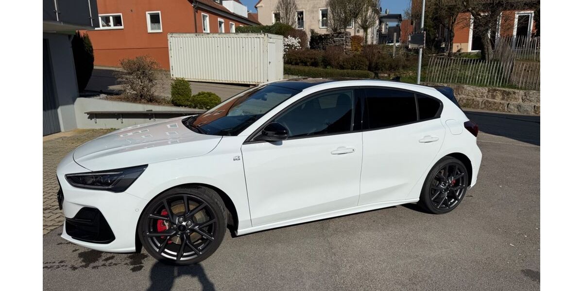 Ford Focus 18.900 km 33.000 &euro; Ellwangen 73479